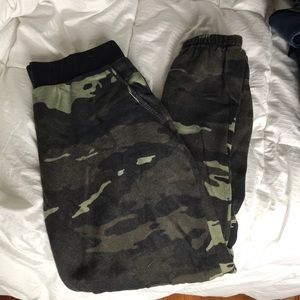 Victoria Sport camo joggers